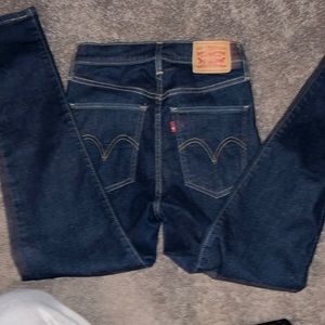 Levi’s high rise straight leg jeans size 28